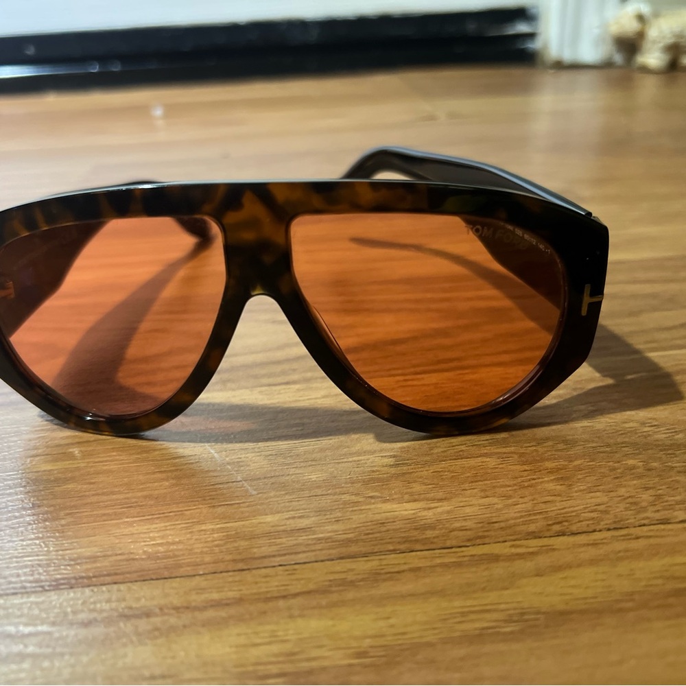 Tom Ford Tortoise Shell Designer Sunglasses - Picture 6 of 15